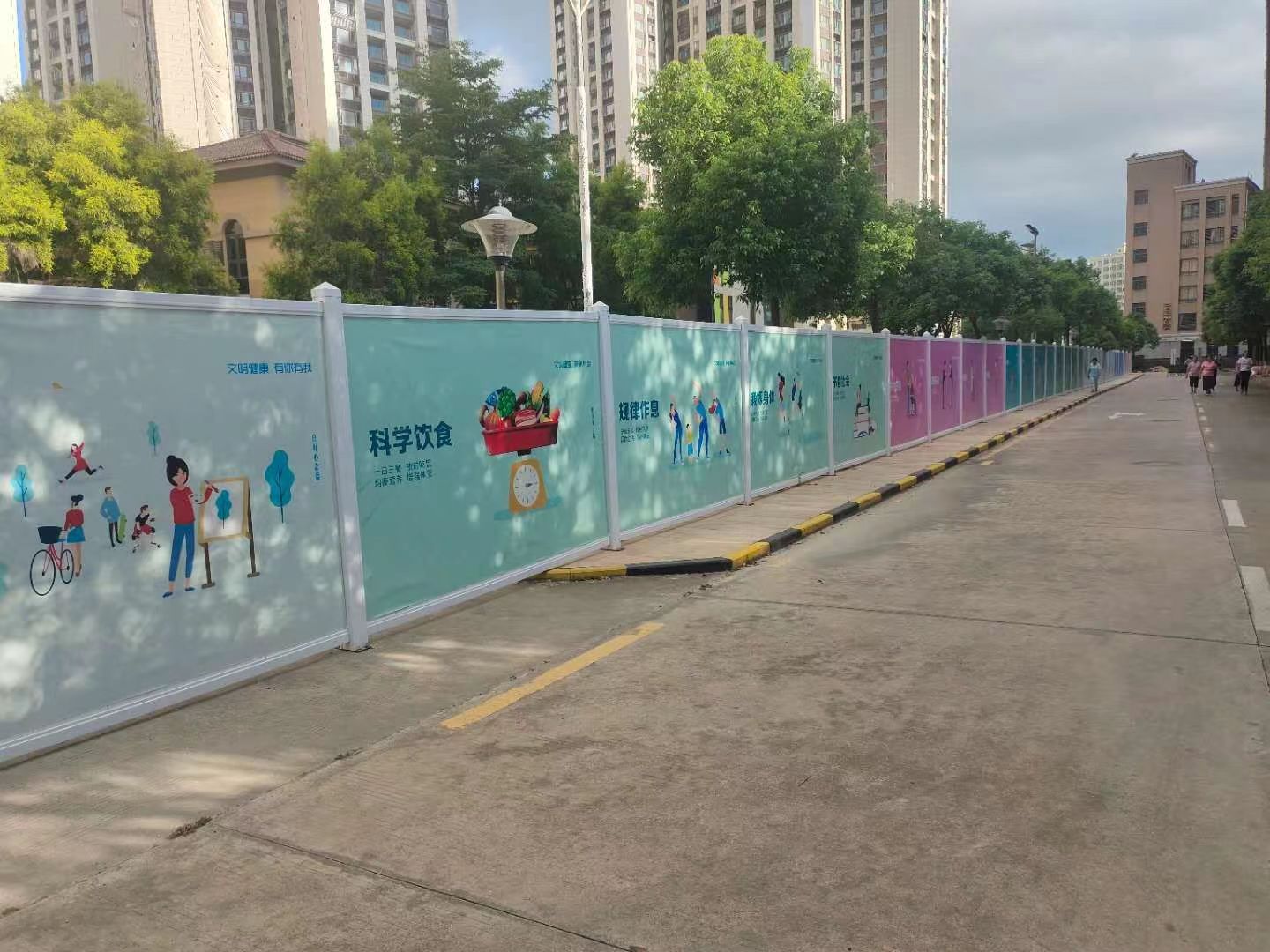 如何選擇一家好的施工圍擋廠家？旭東鋼構(gòu)圍擋廠家分享經(jīng)驗